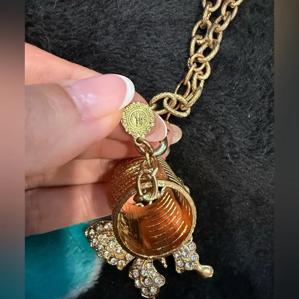 Butterfly necklace‎ EUC